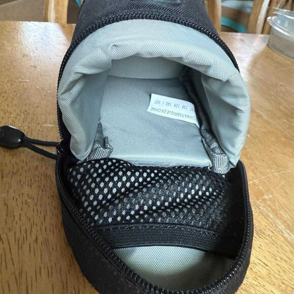 Lowepro Small Camera Lens Bag with Strap - Picture 5 of 6